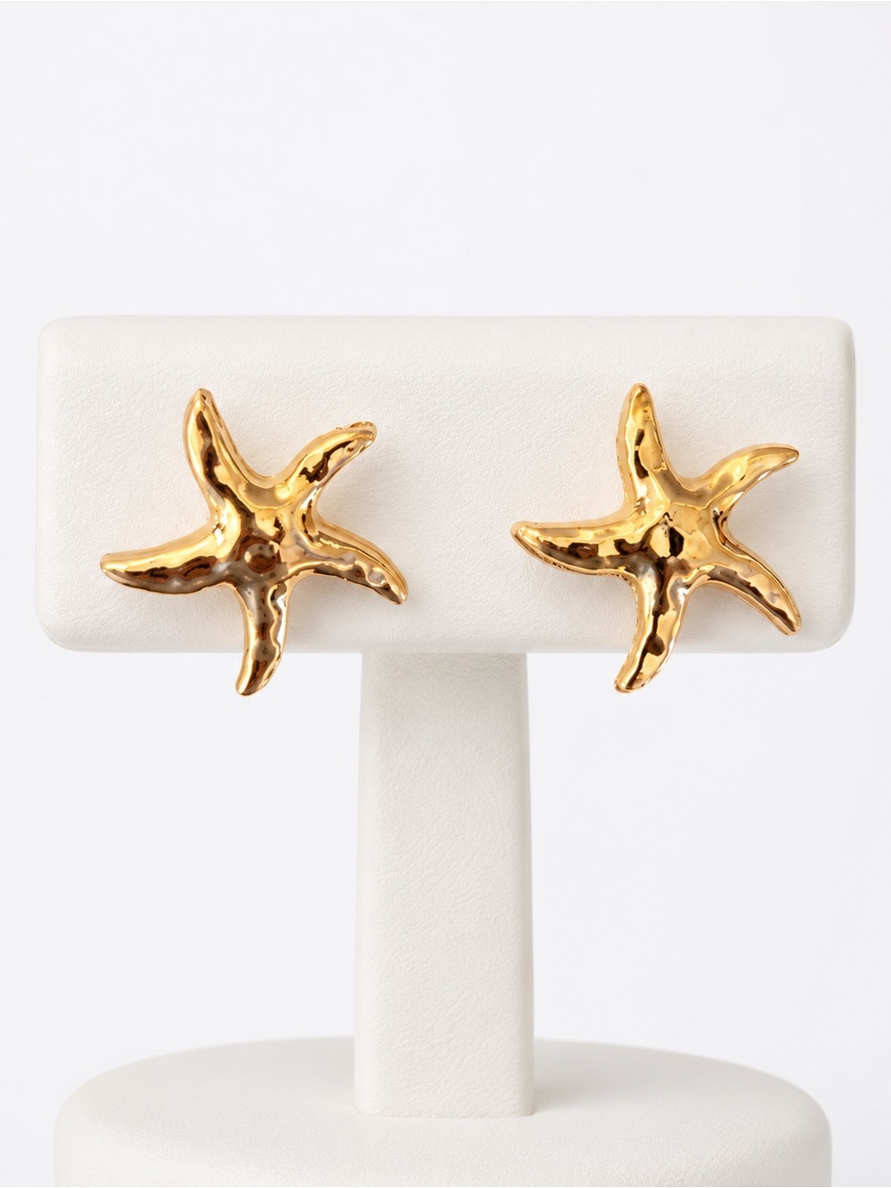 Hammered starfish stud earrings